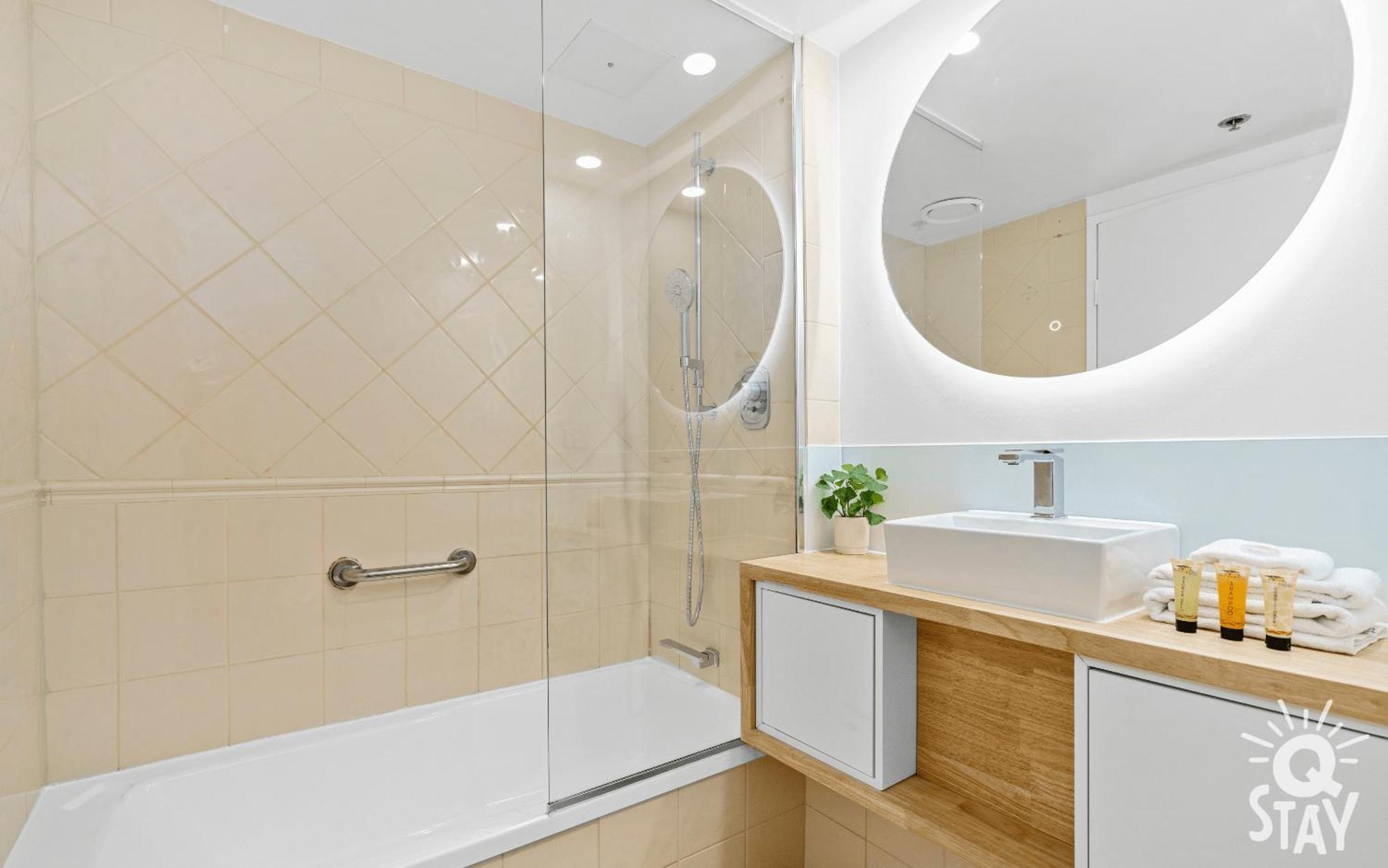 Legends Surfers Paradise Mid Week Madness Deal - Q Stay Голд-Кост Экстерьер фото